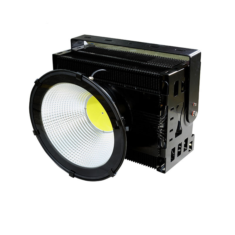 Construction Star LED tower crane light with a power of 2000W. It is equipped with fins and serves as a large-scale, super-bright lighting lamp for construction sites. It is also a high-power spotligh
